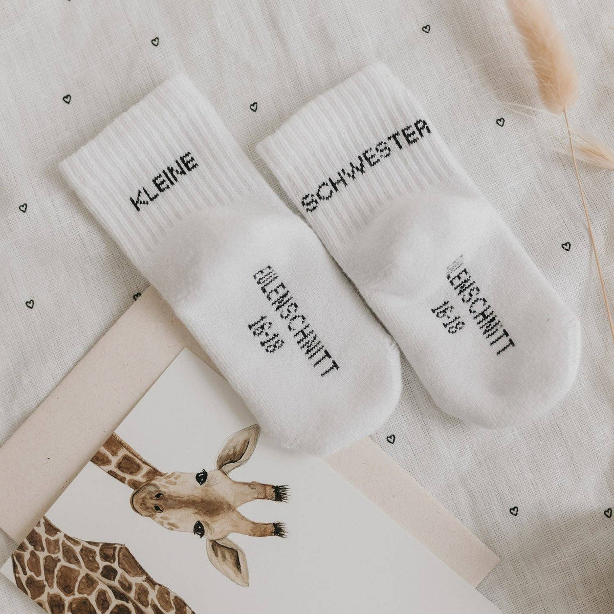 Eulenschnitt - Babysocken "Kleine Schwester"