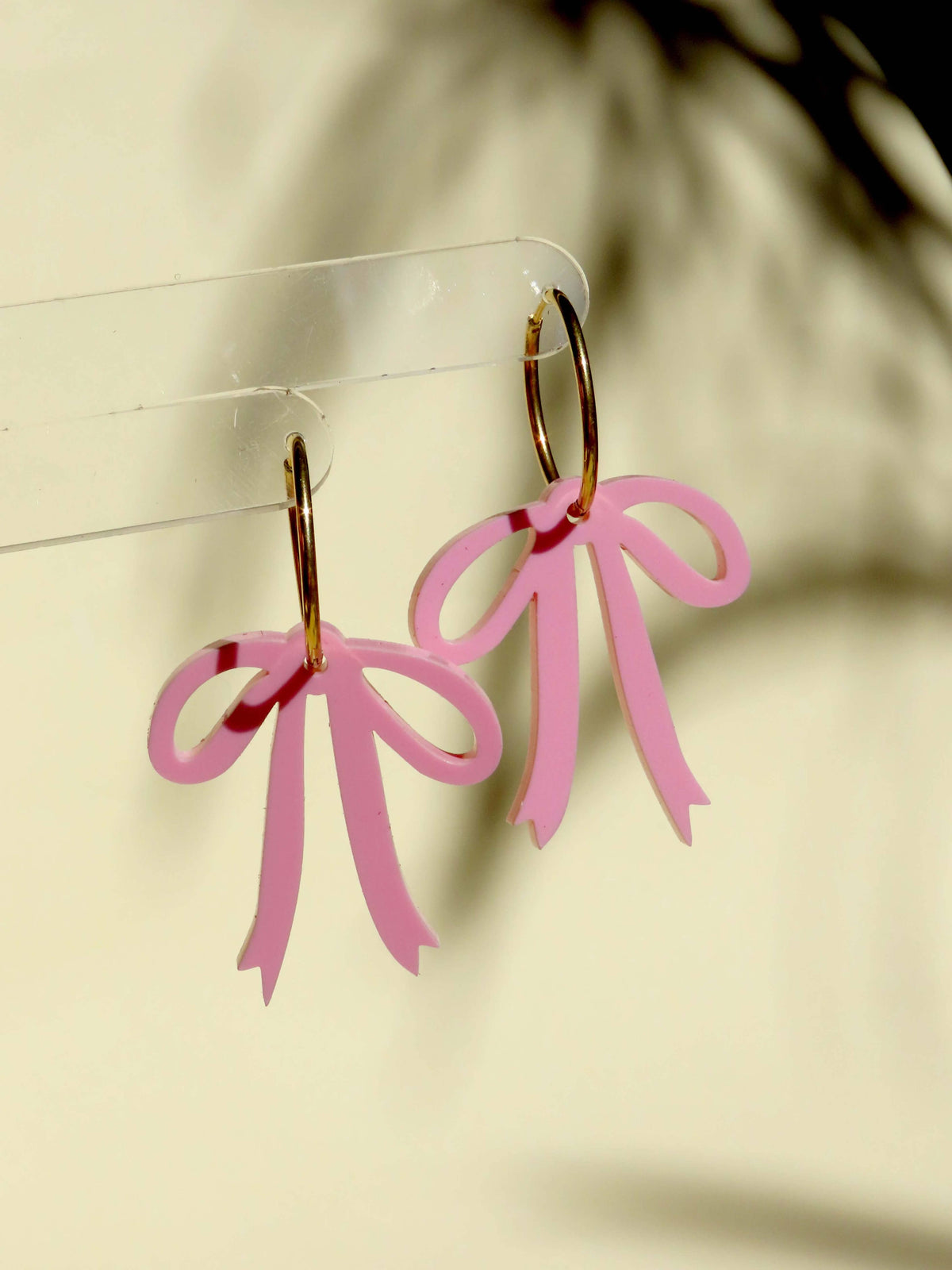 niemalsmehrohne Creolen mit rosa Schleifen – Verspielte Statement-Ohrringe