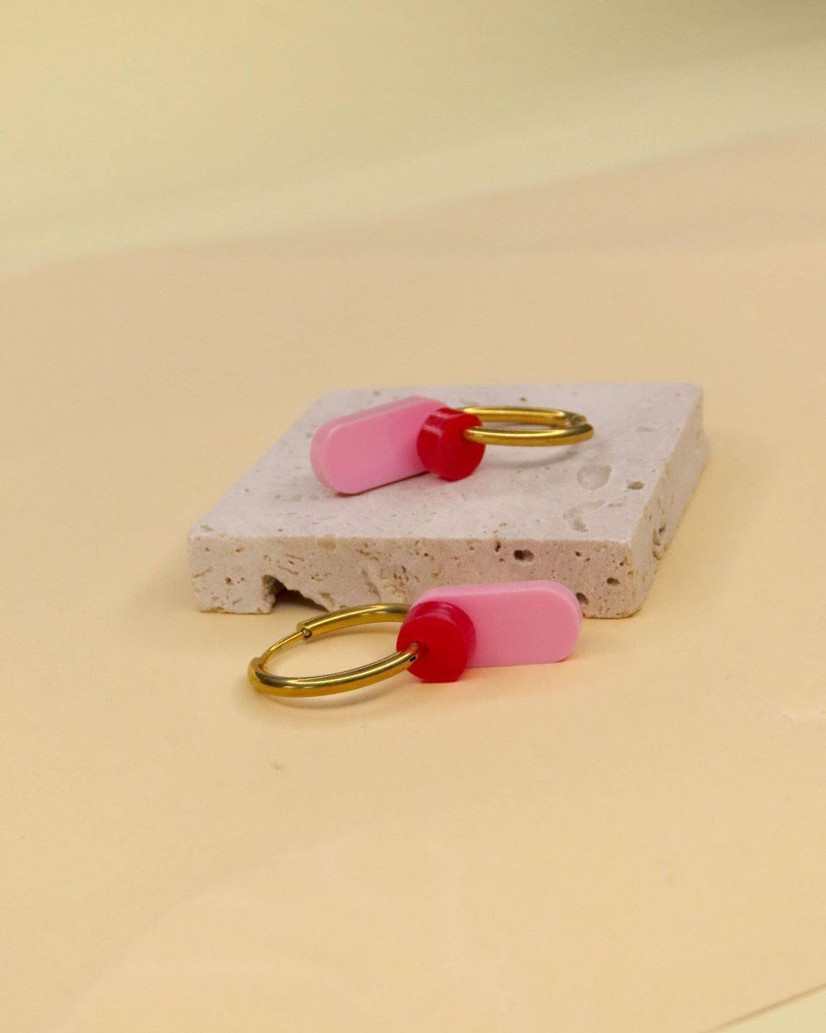 Niemalsmehrohne "Dopamine Colors " Creolen in rosa/rot
