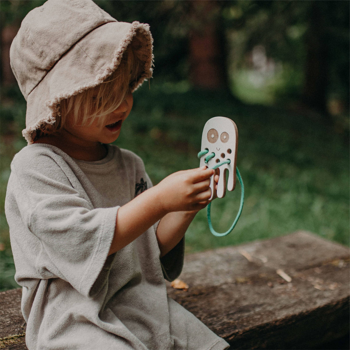 milin - Der Oktopus, Holz-Fädelspielzeug, Montessori-Spielzeug