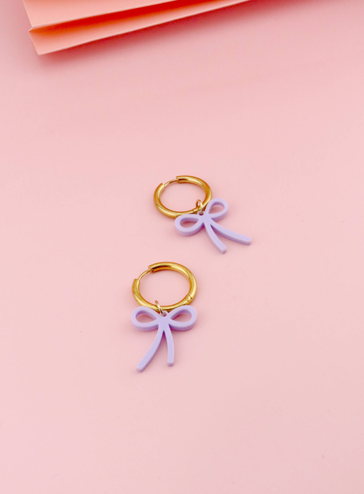 Niemalsmehrohne "Lilac Bow" lila Schleife Creolen Gold oder Silber