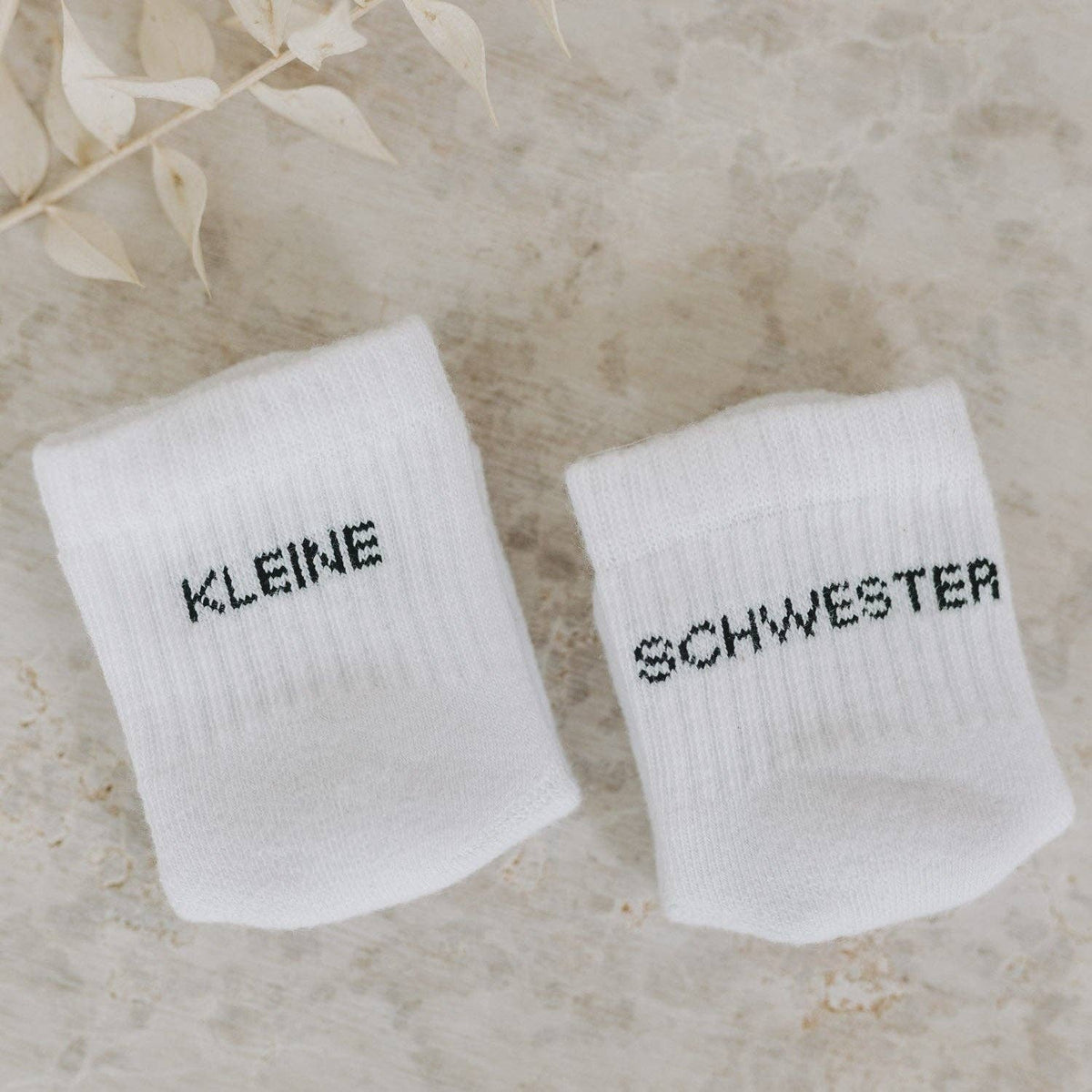 Eulenschnitt - Babysocken "Kleine Schwester"