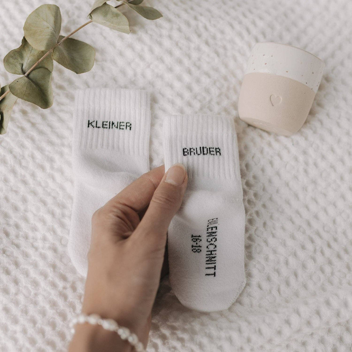 Eulenschnitt - Babysocken "Kleiner Bruder"