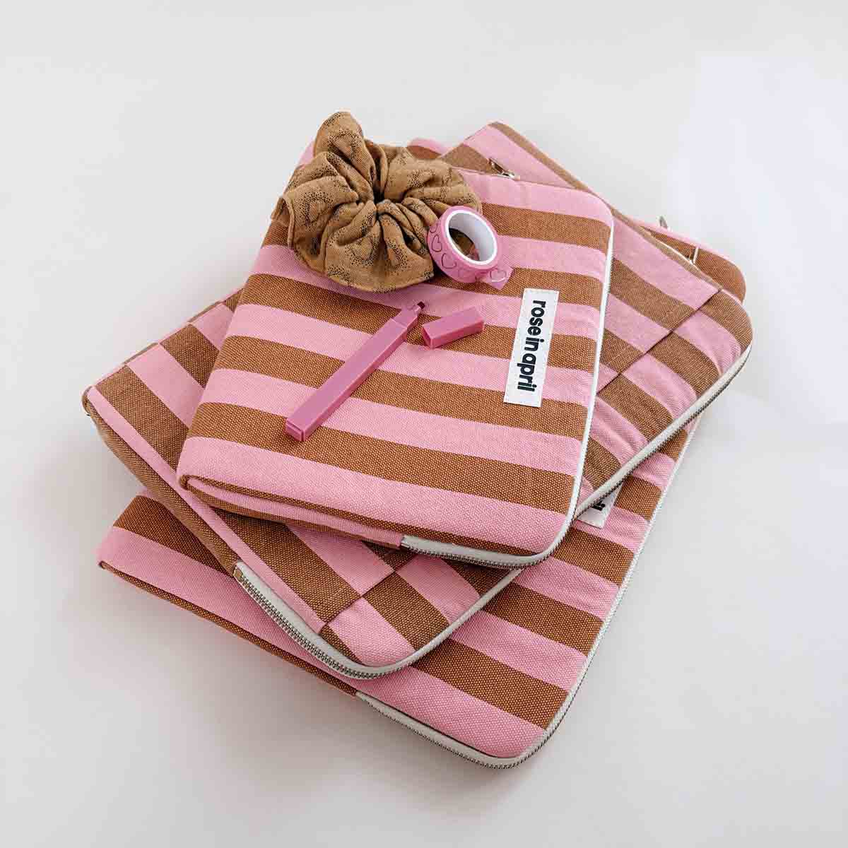 Rose in April "MAYA" LAPTOP-TASCHE 15/16' STREIFEN KARAMELL/ERDBEERE