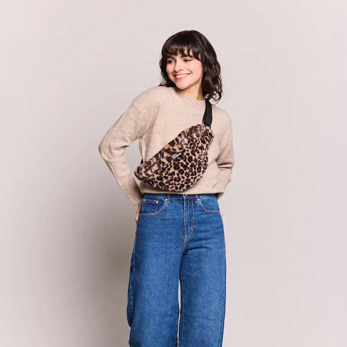 Hindbag Sasha Gürteltasche aus Kunstfell mit Leopardenmuster