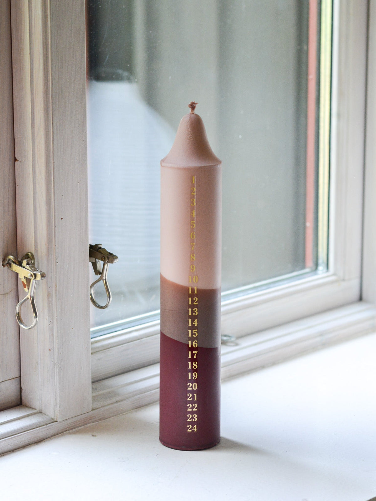 AdventskalenderKerze beige, braun, dunkelrot