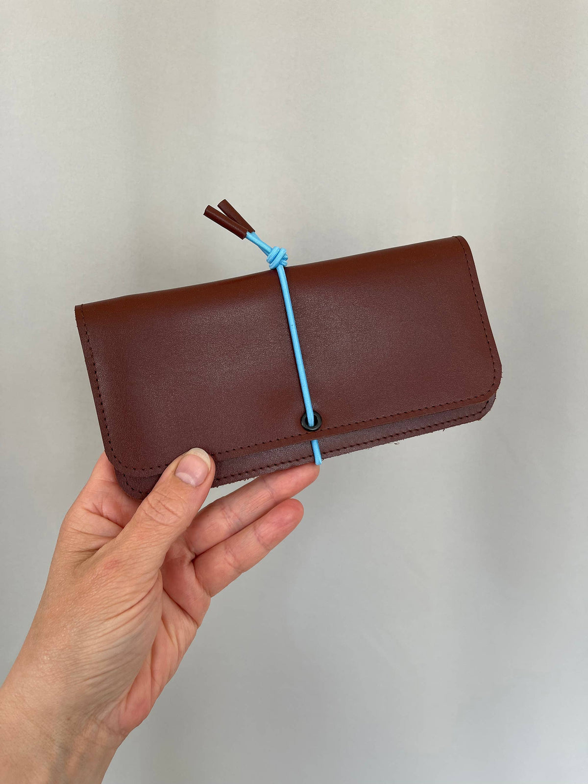 KNOT Wide Portemonnaie aus Leder (verschiedene Farben)
