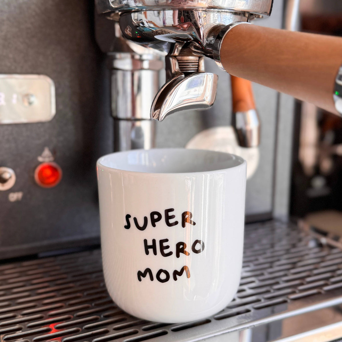 Frau Hansen Becher "Superhero Mom"