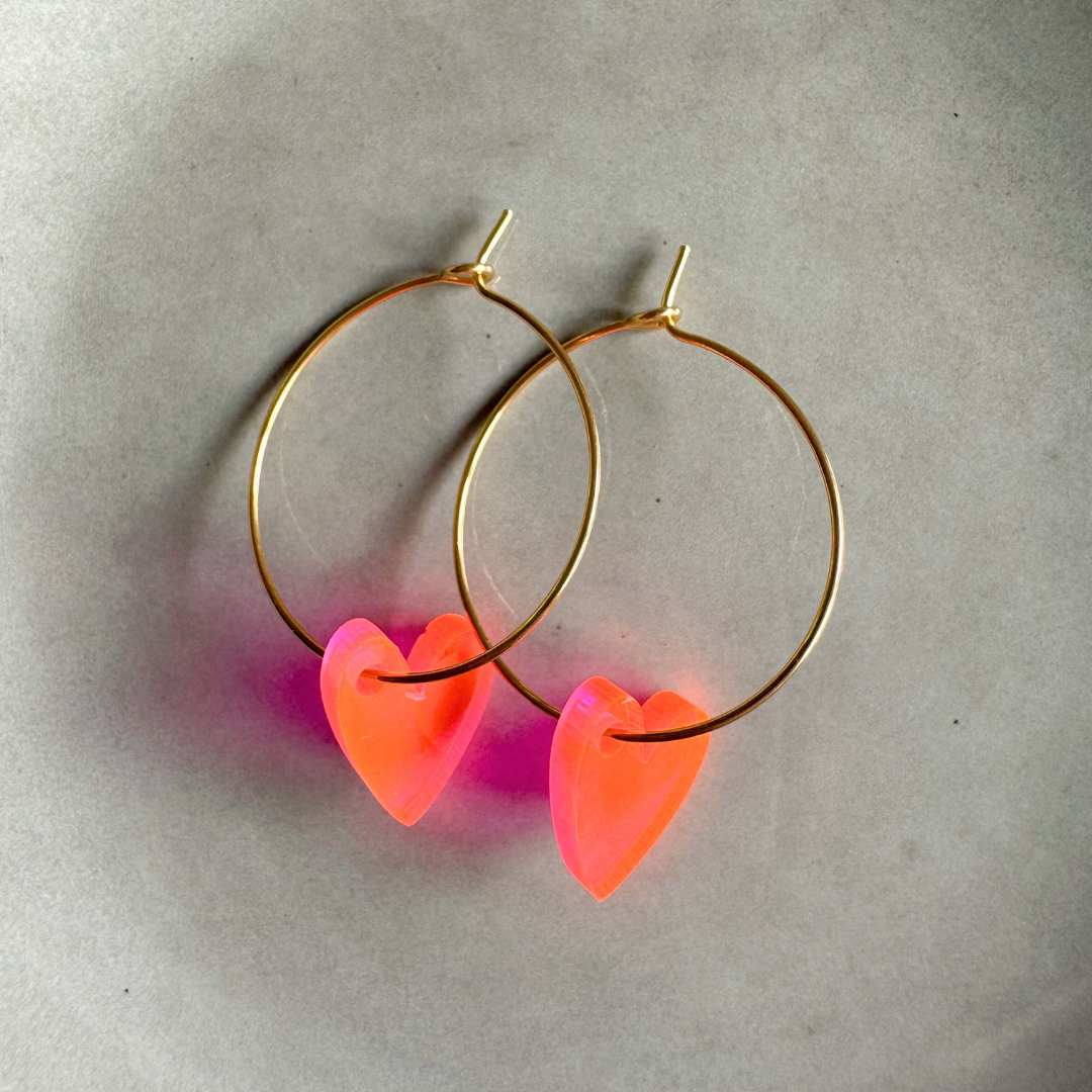 vanMauZ - Ohrringe Lume Charms Creolen | Herz Neonpink
