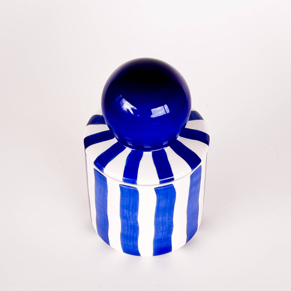 Magazin Minori Kerze in Keramikgefäß Stripes - mare blue