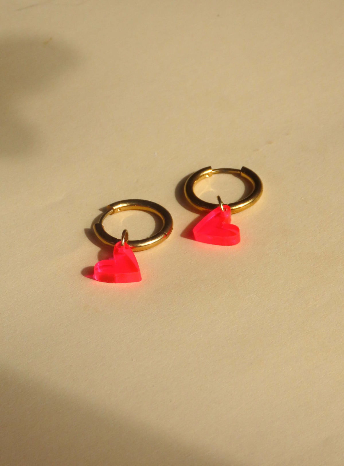 niemalsmehrohne Pink Neon Herz Creolen - Gold oder silber