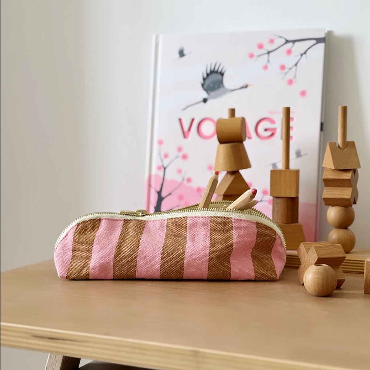 Rose in April Etui "Gaston"/ Streifen Karamell-Erdbeere