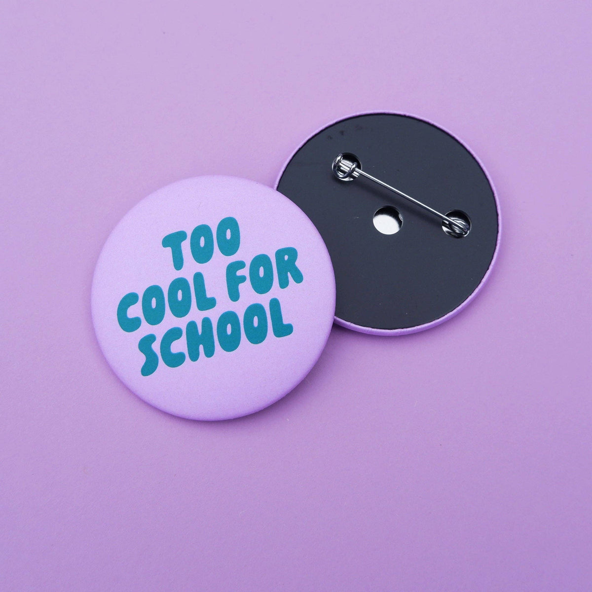 Tinyday Button "Too cool for school" flieder-grün