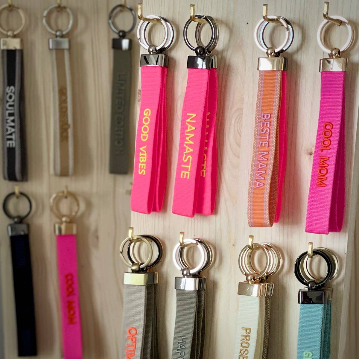 BESTE MAMA Schlüsselanhänger Keychain gewebt  bestickt