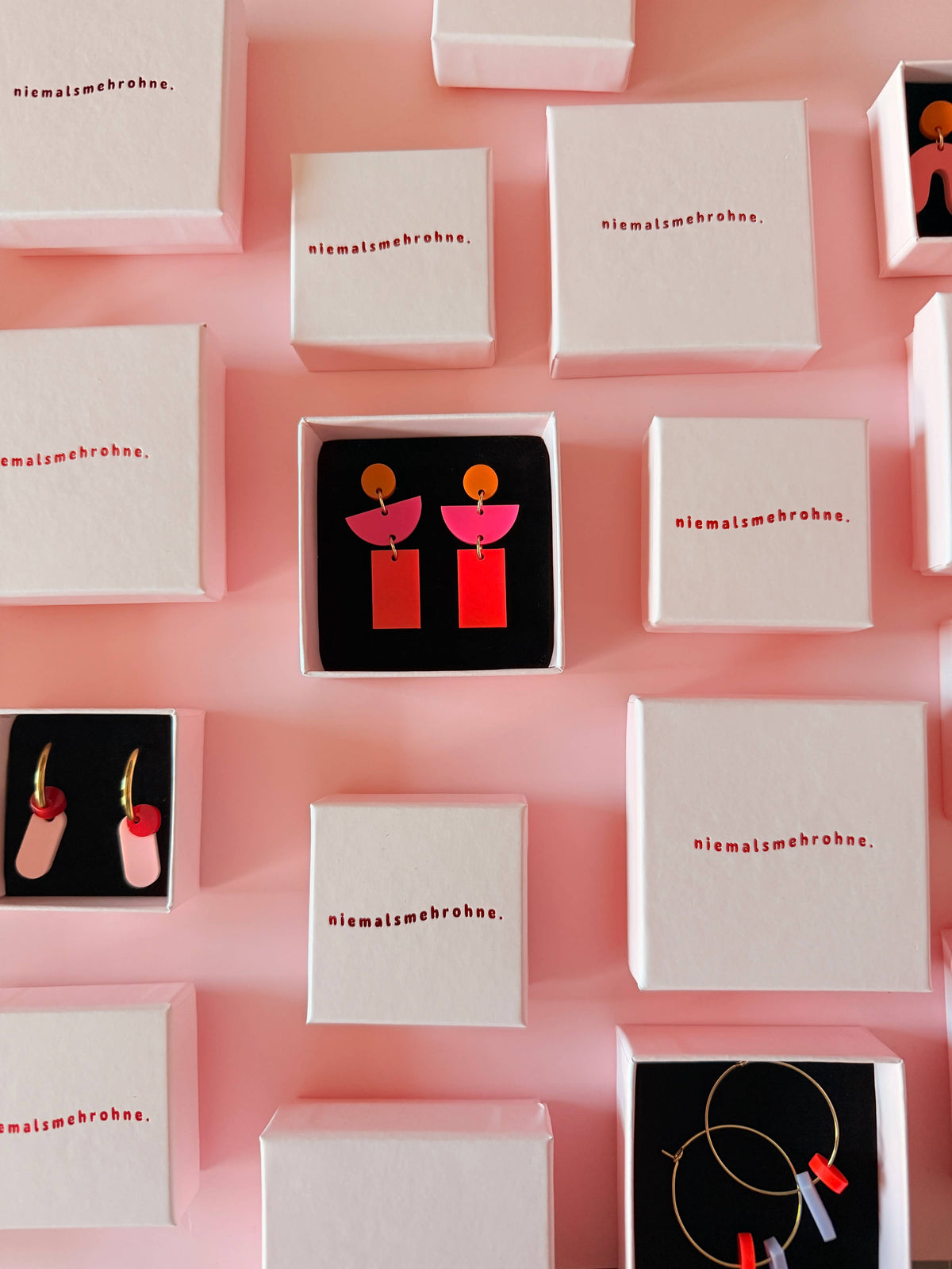 Niemalsmehrohne - Neon Pink Herz Ohrstecker