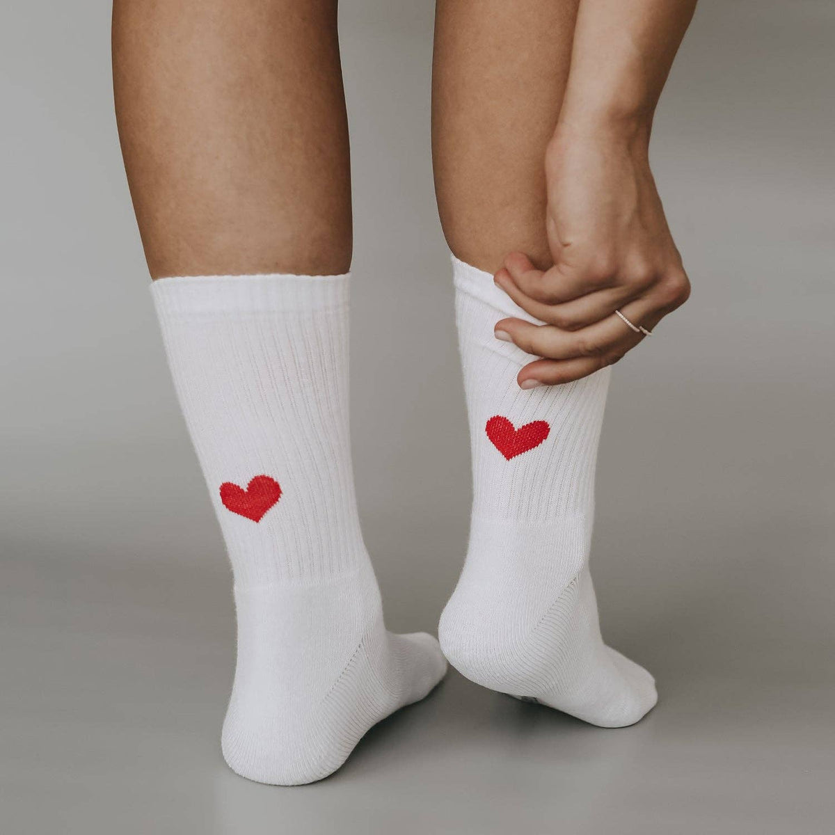 Socken weiß 'Herz rot' Eulenschnitt