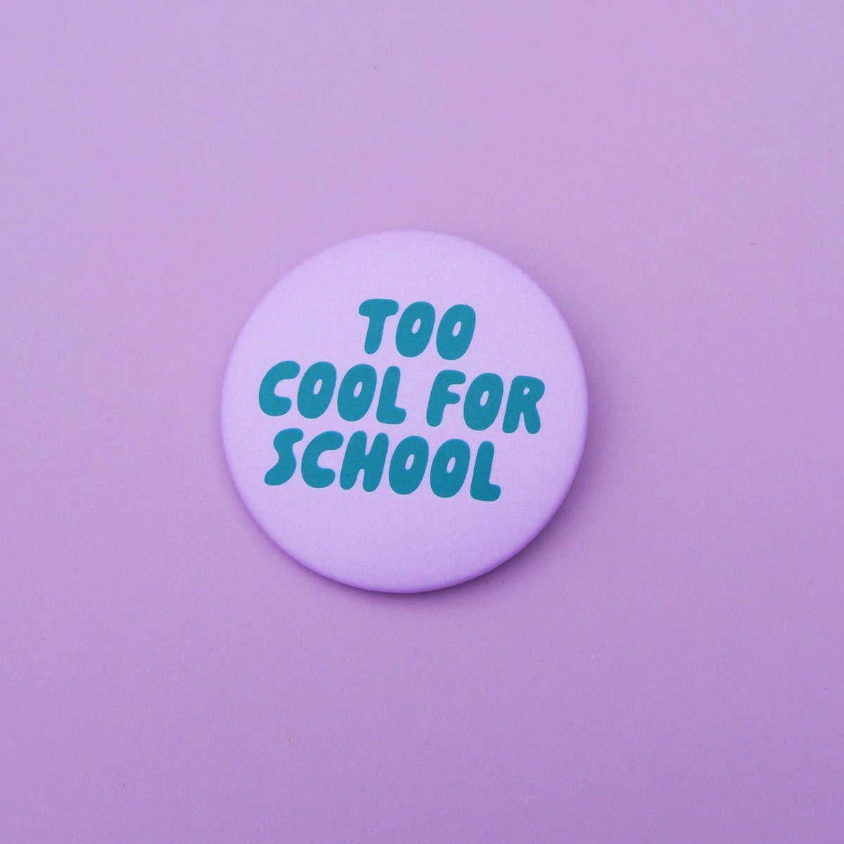 Tinyday Button "Too cool for school" flieder-grün