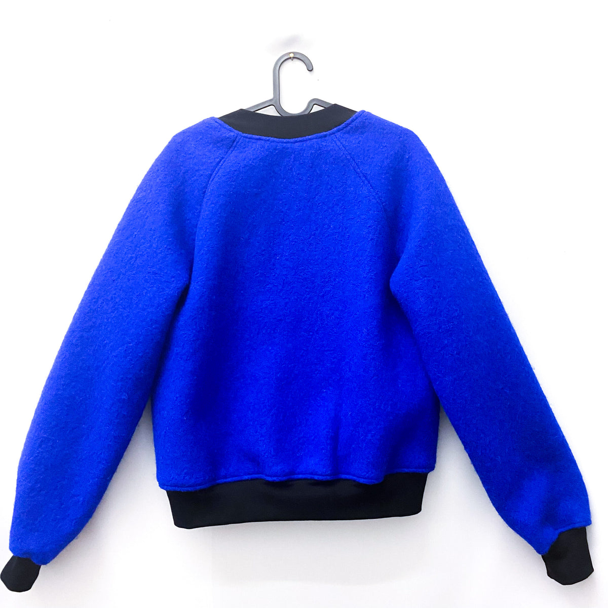 Studio du. Bomberjacke Wollwalk knallblau/schwarz mit Stippchen