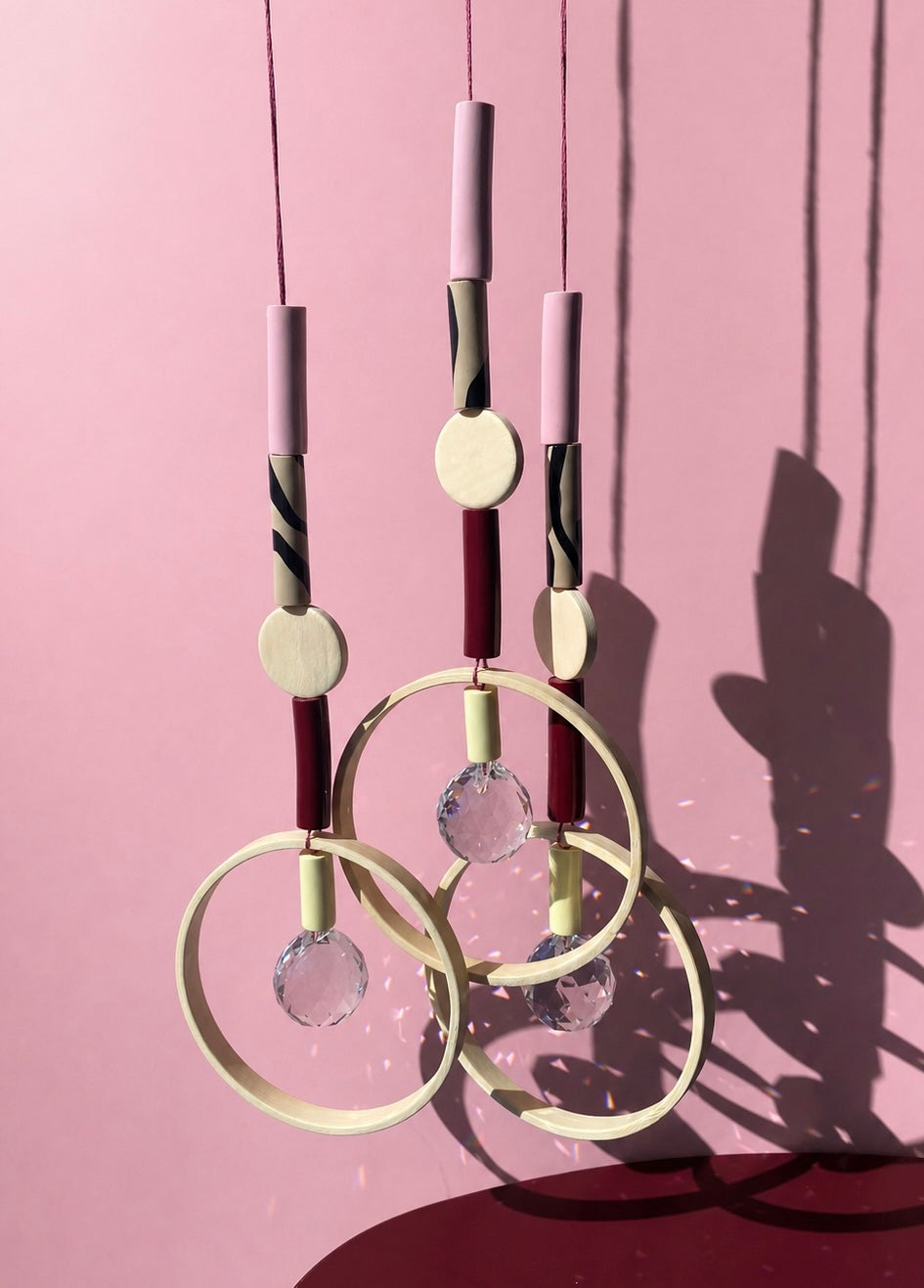 Frau Montag x Studio du. 'Suncatcher mit Holzring' unterschiedliche Farben