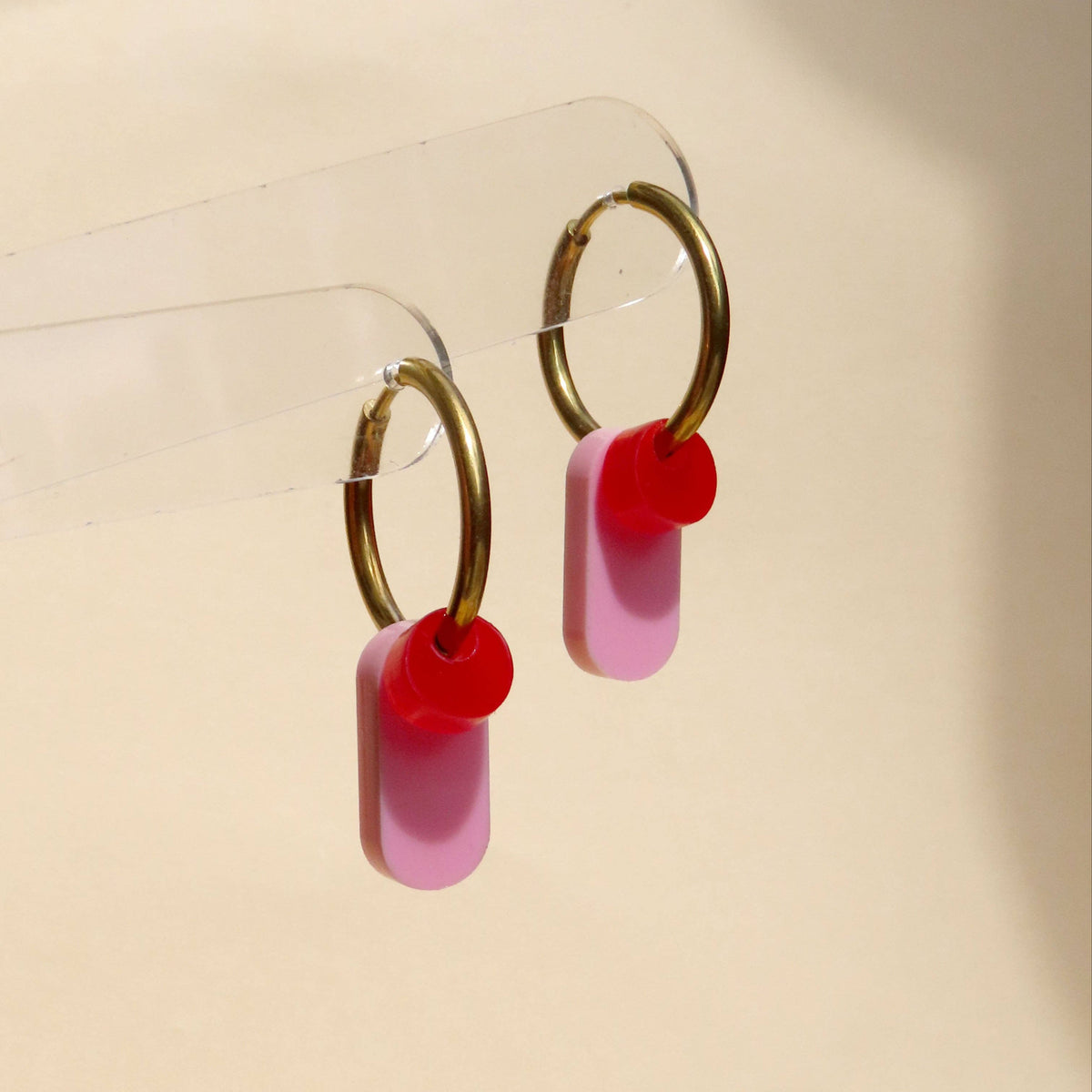 Niemalsmehrohne "Dopamine Colors "  Creolen in rosa/rot