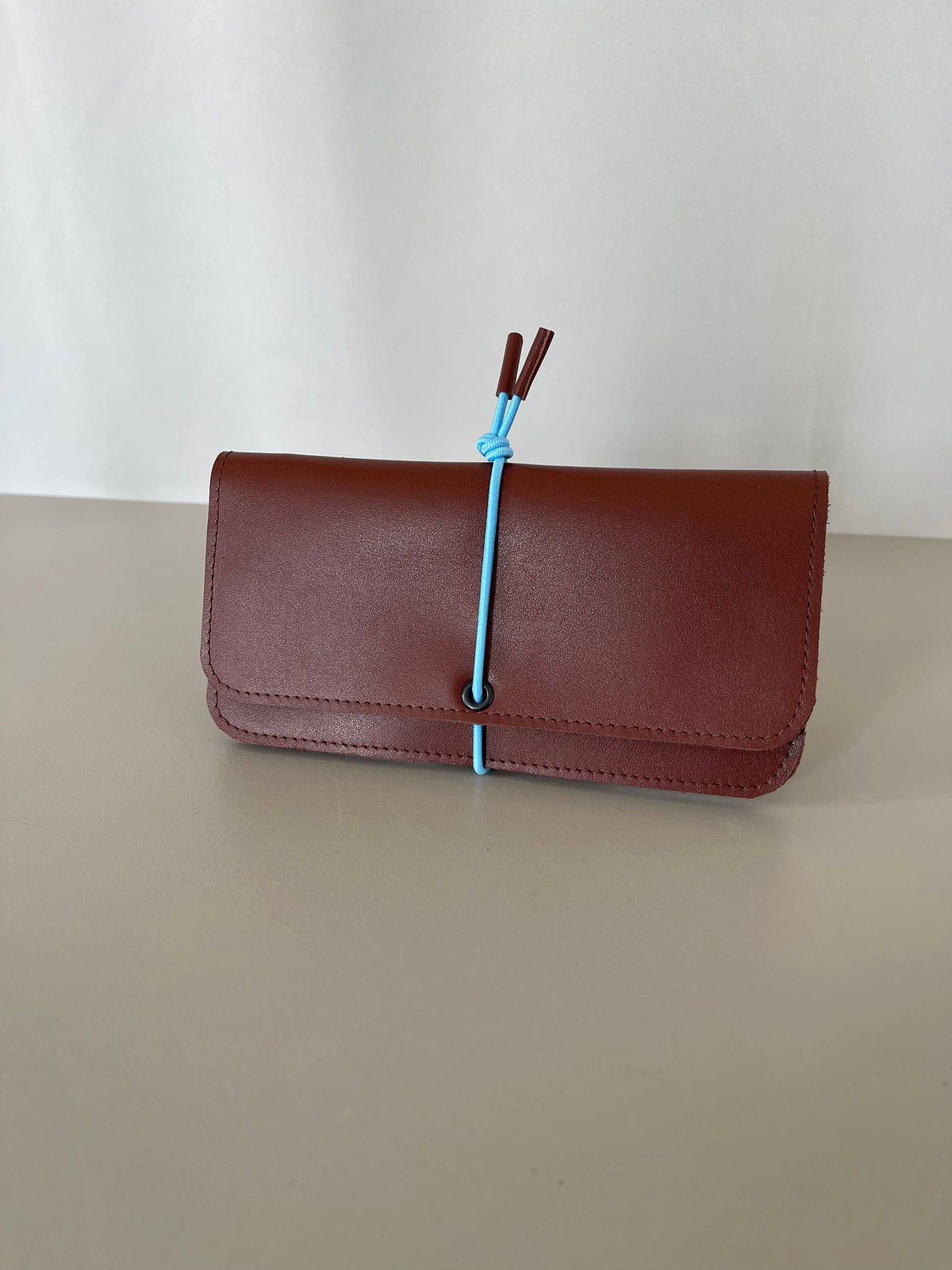 KNOT Wide Portemonnaie aus Leder (verschiedene Farben)